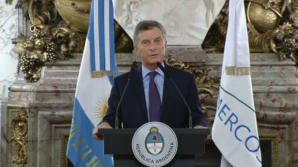 El presidente Mauricio Macri anunció este miércoles la firma de un acuerdo automotriz que apunta a “mejorar la competitividad” de una industria duramente golpeada por la caída de la economía con el objetivo de llegar a producir un millón de vehículos hasta el 2023.