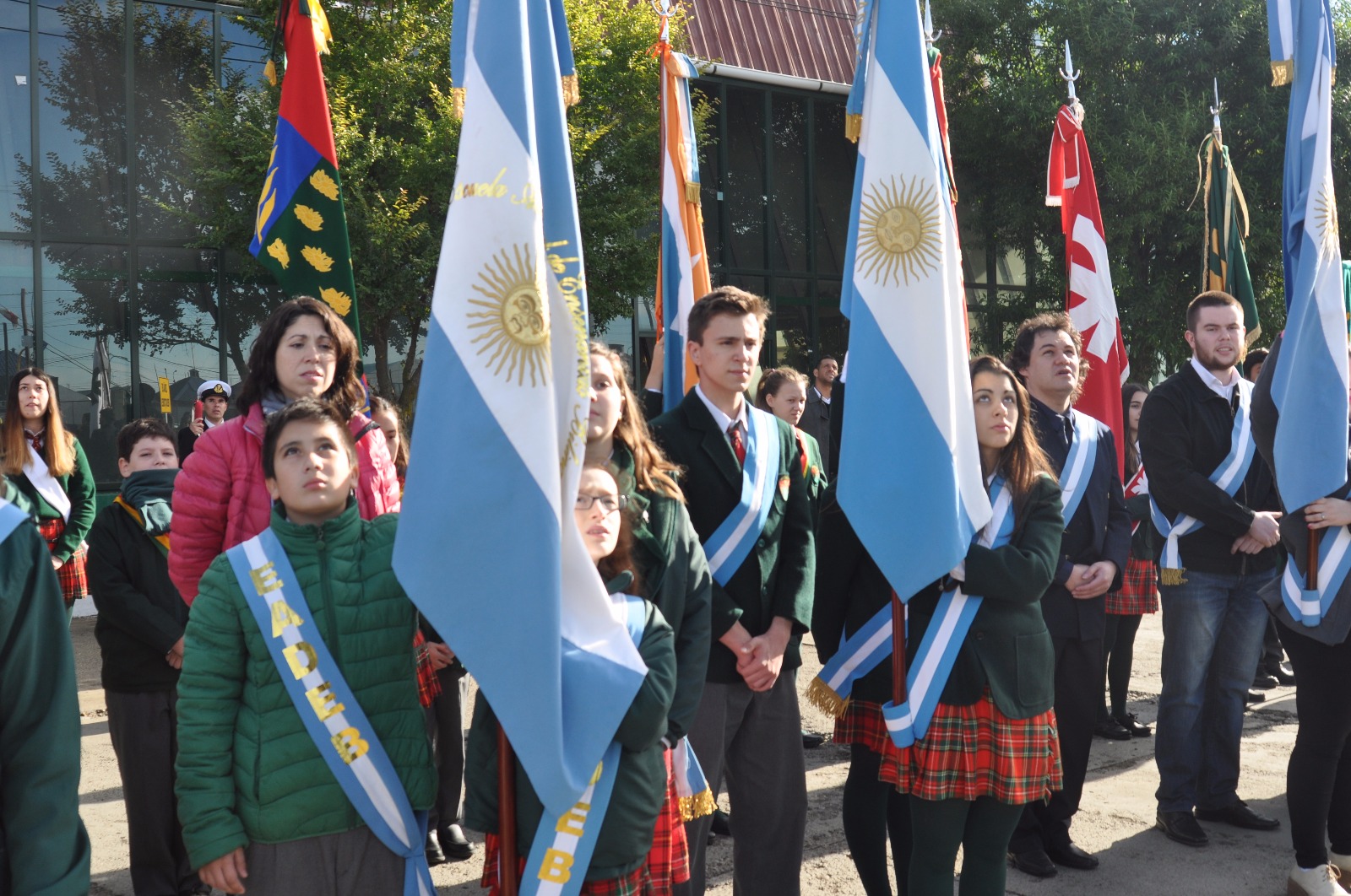 La comunidad educativa de la FUNDATEC rindió un emotivo homenaje a los héroes de Malvinas.