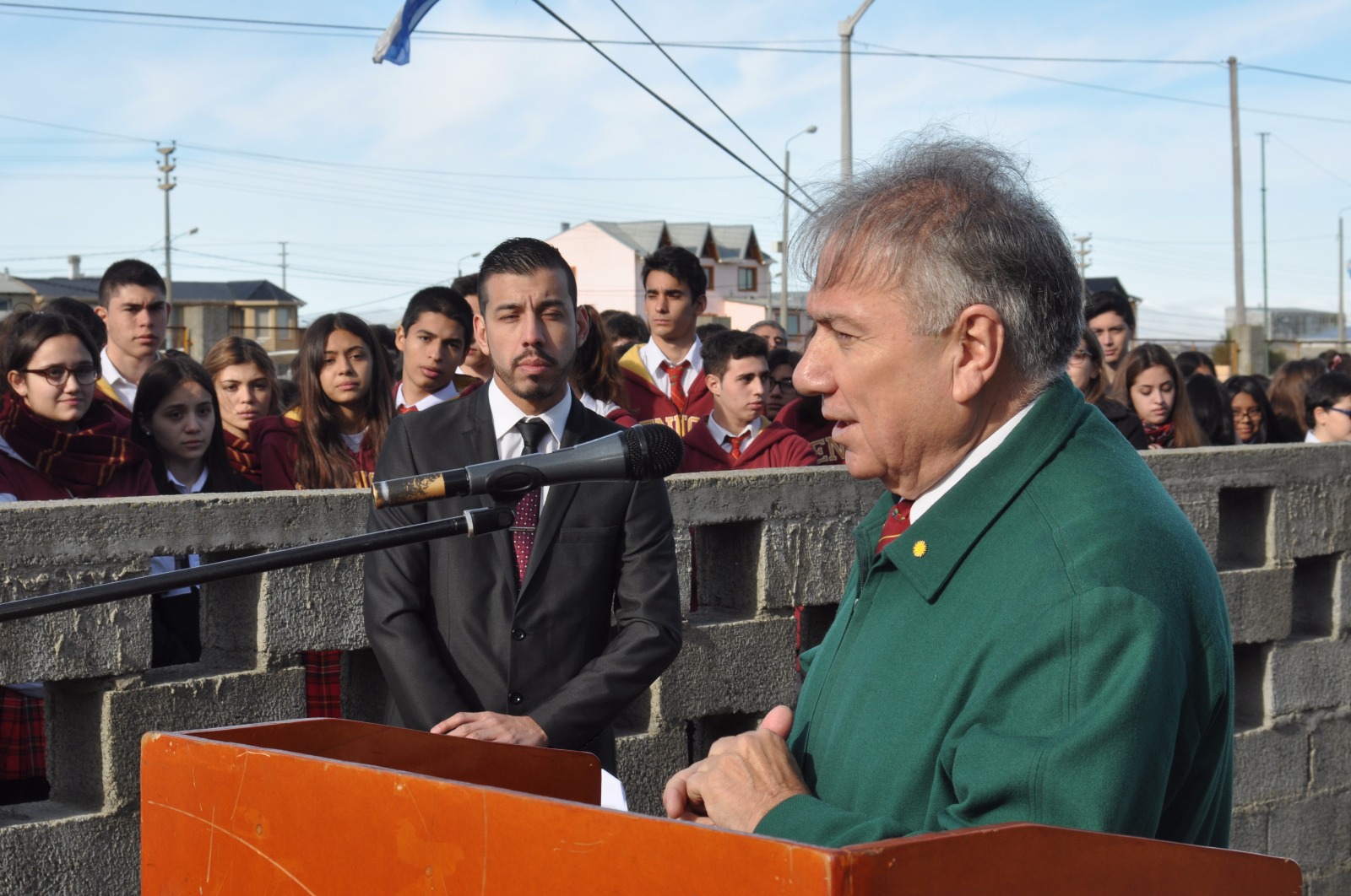 El Decano de la Facultad Regional Río Grande, Mario Ferreyra, encabezó el homenaje a los héroes de Malvinas.