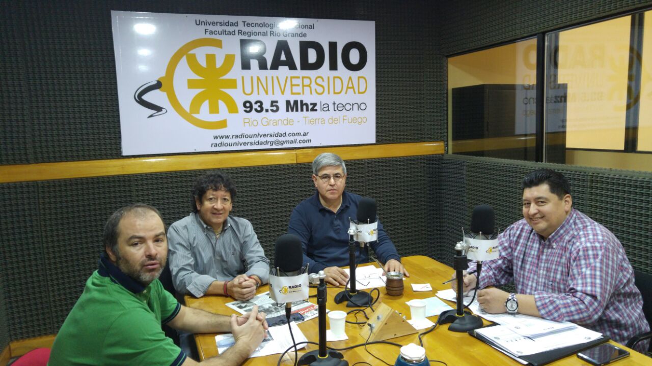 El comisario mayor Daniel Moraga, a cargo de la seguridad en la zona norte, visitó los estudios de Radio Universidad 93.5 y dio un panorama del aumento del delito, que es notorio en Río Grande más que en la capital fueguina. Estuvo acompañado por el contador Ramón Gallardo, integrante de la ONG Seguridad Río Grande, que ha gestionado el sistema de cámaras de vigilancia, mantuvo reuniones en Legislatura y Poder Judicial, para buscar salidas en conjunto.