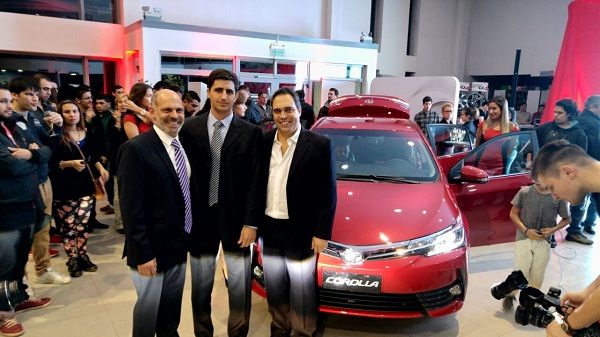 Los hermanos Antonio y Alejandro Celentano junto al representante comercial de la firma a nivel nacional, Hernán Battistel, quien es responsable regional de postventa de Toyota Argentina.