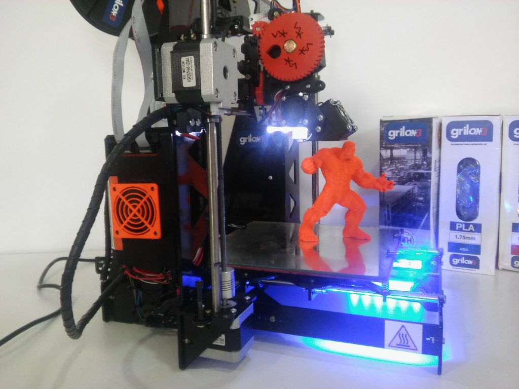 A partir del 6 de mayo, en la UTN, se llevará adelante un Taller de impresión 3D. En el evento se podrá acceder a conocimientos generales de los alcances y posibilidades de la impresión 3D y se podrá apreciar características y funcionamiento de las máquinas de este tipo.
