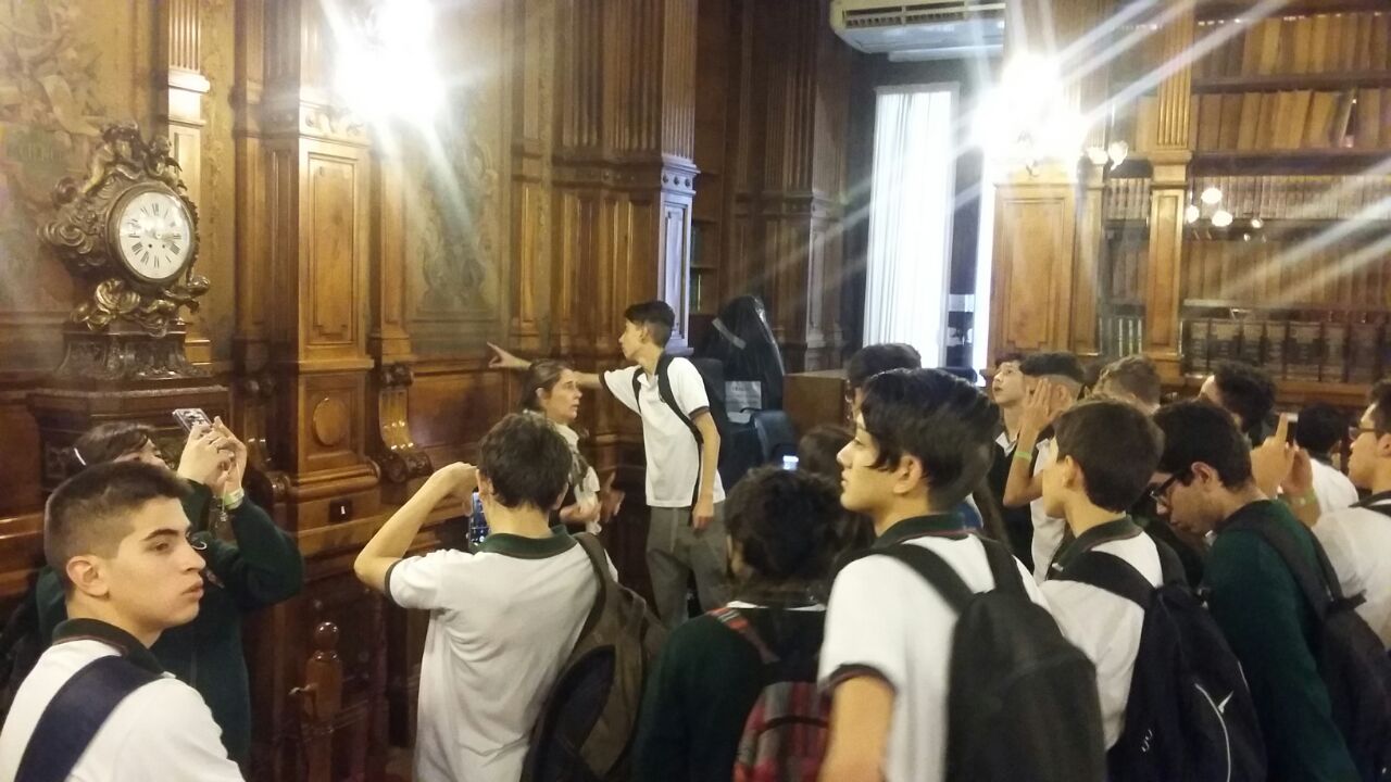 Los alumnos del CIEU visitaron la Biblioteca Nacional de los Maestros.