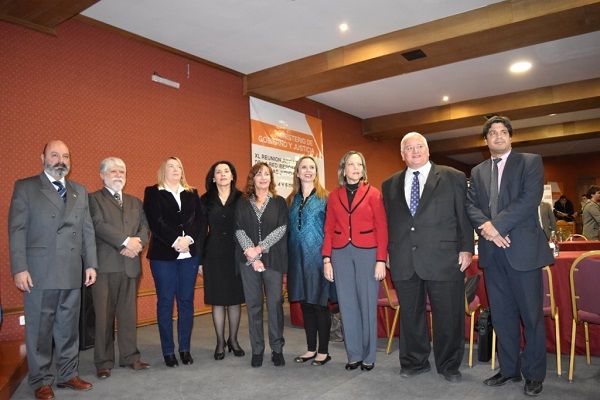 En Ushuaia, se reunió la Junta Directiva de la Red Iberoamericana de Escuelas Judiciales con la presencia del vicepresidente del Superior Tribunal de Justicia, doctor Darío Javier Muchnik, la gobernadora Rosana Bertone y el ministro de Gobierno de la Provincia, José Luis Álvarez, entre otras autoridades presentes.
