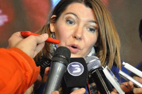 La gobernadora Rosana Bertone reveló que el pago de salarios en la provincia y de los aumentos otorgados a los distintos escalafones, es posible por aportes del tesoro de la nación -ATN- además de adelantos de coparticipación.