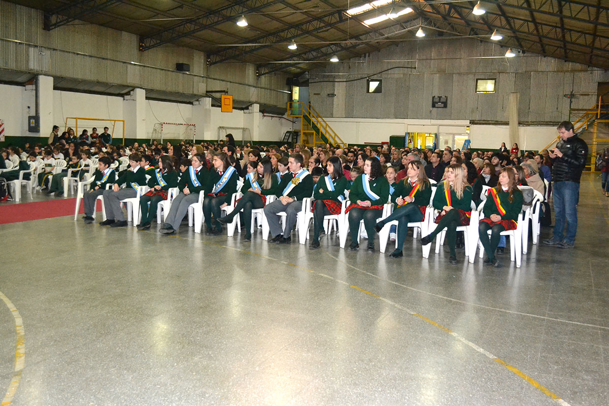 Alumnos del 4to. Grado de la EADEB, prometieron la Bandera