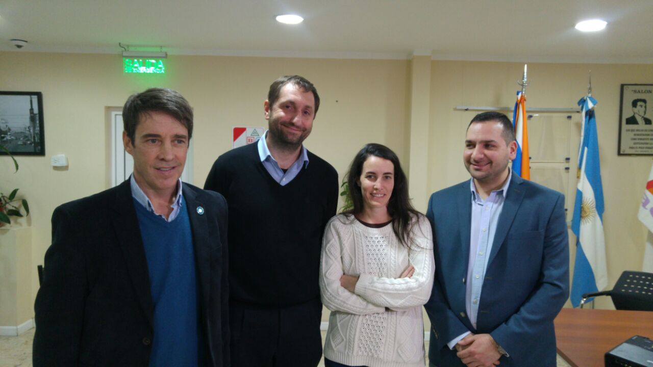 El coordinador General del Fideicomiso Austral, Héctor Stefani, junto al subsecretario de Planificación Territorial de la Inversión de Pública del Ministerio del Interior de la Nación, Fernando De Celis, la Dra. Josefina Pueyrredón y del secretario de Obras Públicas, Martín Gessaga.