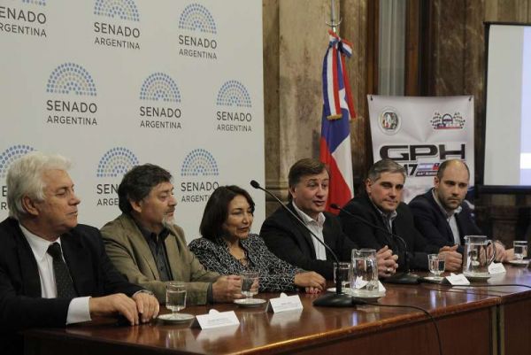 Autoridades nacionales y provinciales de Argentina y Chile participaron del Lanzamiento de la 44º Edición del Gran Premio de la Hermandad en el Senado de la Nación.