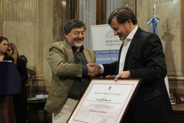 El presidente del Automóvil Club Argentino de Río Grande, Roberto Amuchategui, también se hizo presente en el Senado.