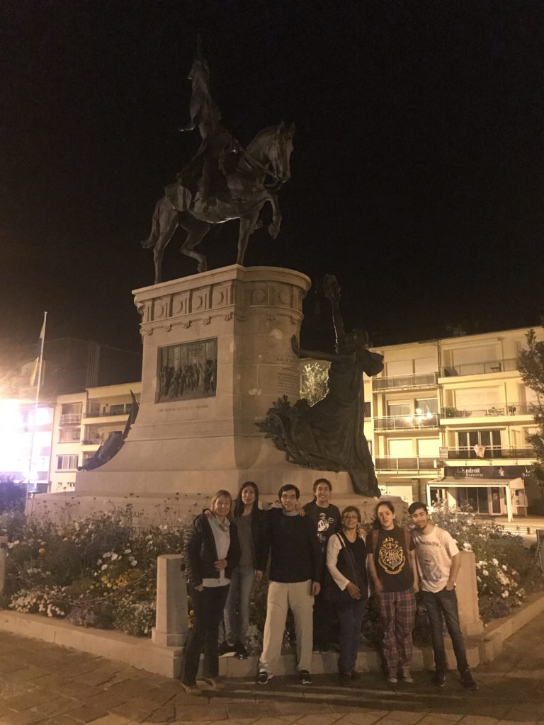 La comitiva fueguina entonó en el monumento a San Martín la Marcha de San Lorenzo a las 00:00 HS.