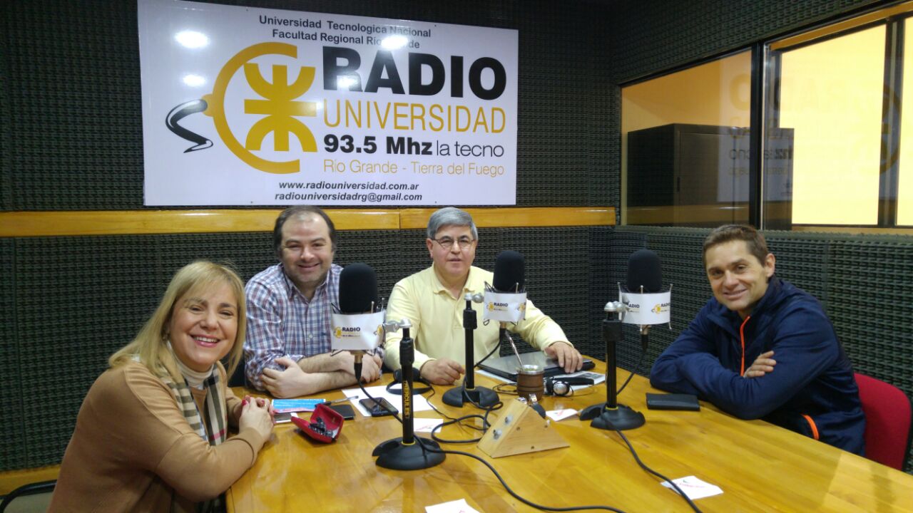 Los candidatos a diputados por UnirTDF visitaron los estudios de Radio Universidad (93.5).