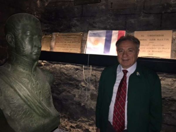 La comunidad educativa de la UTN rindió en Francia un nuevo homenaje al Libertador General San Martín en el 167° aniversario de su muerte y a 200 años del cruce de los Andes.