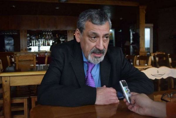 “El caso emblemático es la Dirección Provincial de Energía, y ya no sé qué hacer para que trabajen. No sé qué hacer”, reiteró con énfasis, respecto del Presidente del organismo que dirige Saldivia.