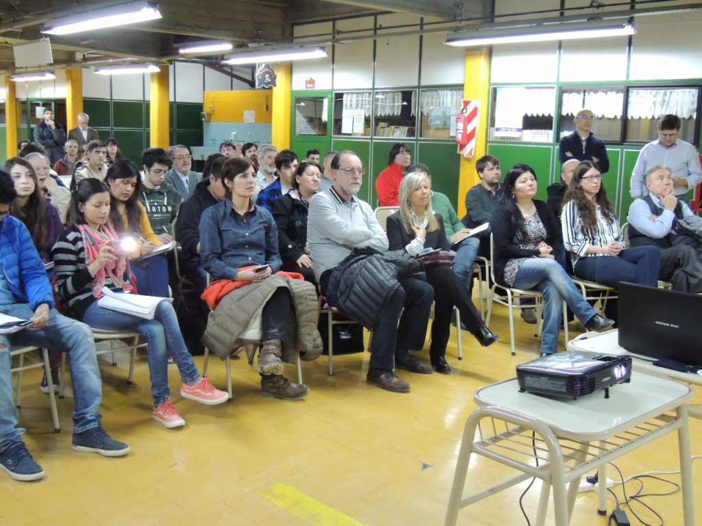 Continúa desarrollándose el Sexto Taller de Operatoria Marítima organizado por la Facultad Regional Río Grande. El Decano Mario Ferreyra y la Vicerrectora de la UNTDF, Ing. Adriana Urciuolo, también participaron del Taller.