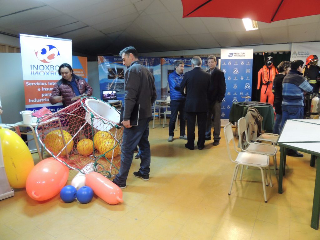 Distintas empresas e instituciones dedicadas a la actividad marítima y a la pesca participaron del evento.