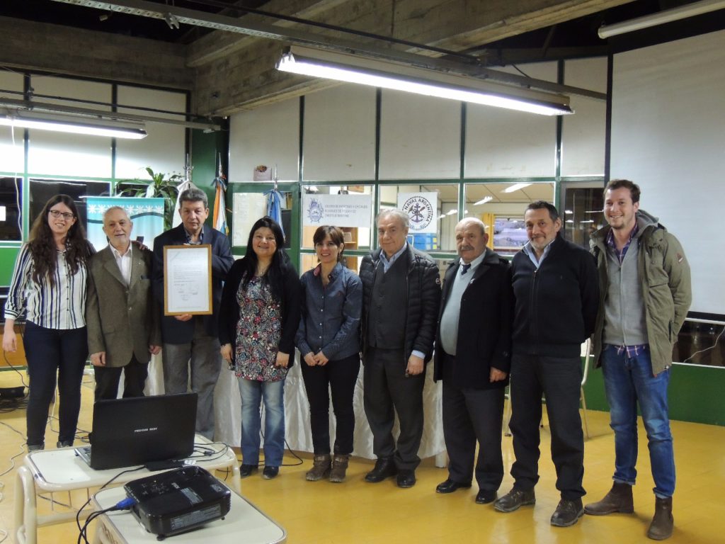 El Decano Mario Ferreyra junto a autoridades provinciales y nacionales en el Sexto Taller de Operatoria Marítima organizado por la Facultad Regional Río Grande.