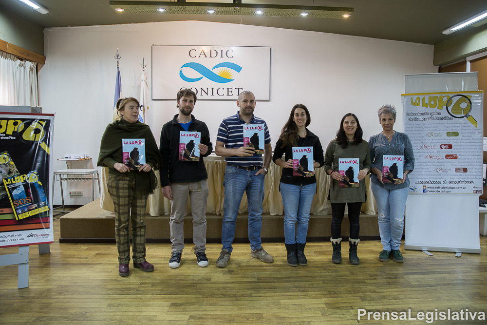 La Lupa es dirigida por el titular del CADIC-CONICET en la capital fueguina, el Dr. Gustavo Ferreyra y la Dra. Andrea Coronato. El Comité Editorial está integrado por el Lic. Ulises Balza; Dra. María Eugenia Barrantes; Mag. María Laura Borla; Lic. Samanta Dodino; Dra. Victoria Julieta García; Lic.  Pablo Jusim; Téc. Adriana Lasa; Lic. María Eugenia López; Dra Nélida Pal; Lic. Catherine Roulier y el Dr. Fernando Santiago