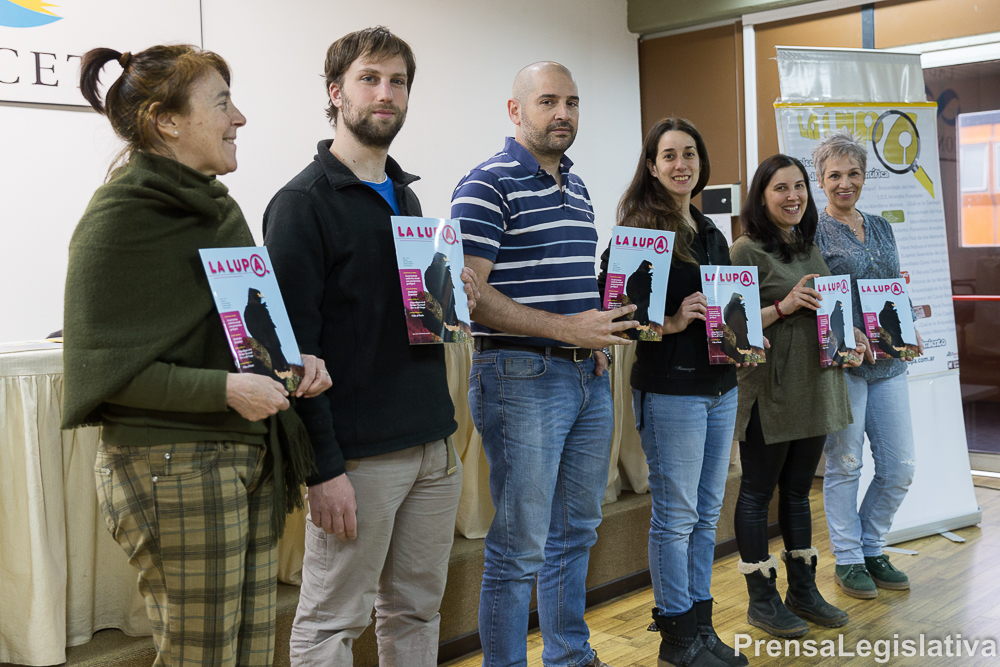 La Lupa es dirigida por el titular del CADIC-CONICET en la capital fueguina, el Dr. Gustavo Ferreyra y la Dra. Andrea Coronato. El Comité Editorial está integrado por el Lic. Ulises Balza; Dra. María Eugenia Barrantes; Mag. María Laura Borla; Lic. Samanta Dodino; Dra. Victoria Julieta García; Lic.  Pablo Jusim; Téc. Adriana Lasa; Lic. María Eugenia López; Dra Nélida Pal; Lic. Catherine Roulier y el Dr. Fernando Santiago