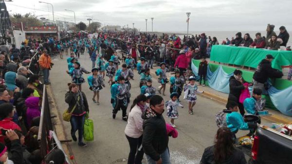 Una multitud acompañó los festejos por el día de la primavera.