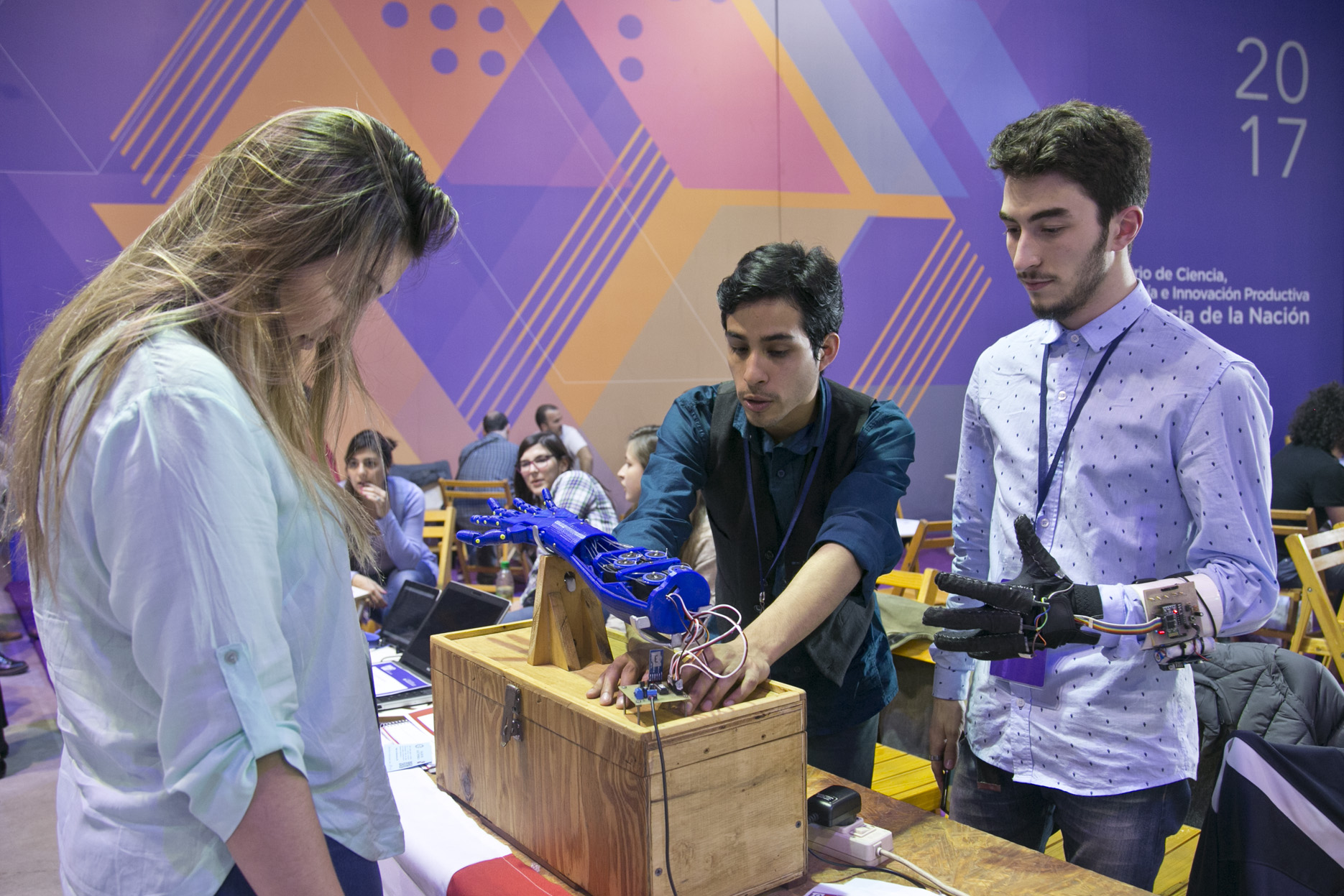 Uno de los ganadores en la categoría Escuelas técnicas fue el proyecto Sistema de manipulación antropomórfico, el cual consiste en un sistema capaz de complementar las tareas de un operario en la industria con el fin de resguardar su integridad física.