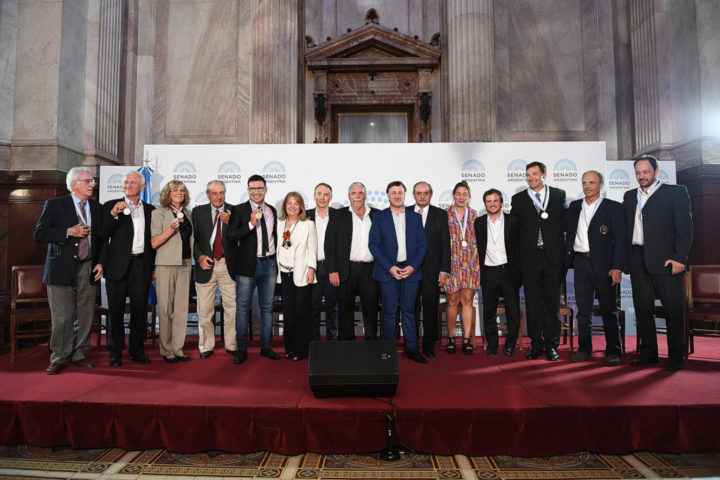 Además, Guillermo “Yoyo” Maldonado(automovilismo),  Alicia María Boscatto(natación),  Andrés Charadía(atletismo),  Ernesto Trotz(polo),  Agustina Soledad García (hockey), Gastón Begué(esquí),  Sebastián Firpo(vóley),  Humberto Montero(pato), Eduardo Tato Soriano(tenis) y Marcelo Fabián Espina(fútbol), recibieron su medalla de plata como deportistas destacados en su disciplina.