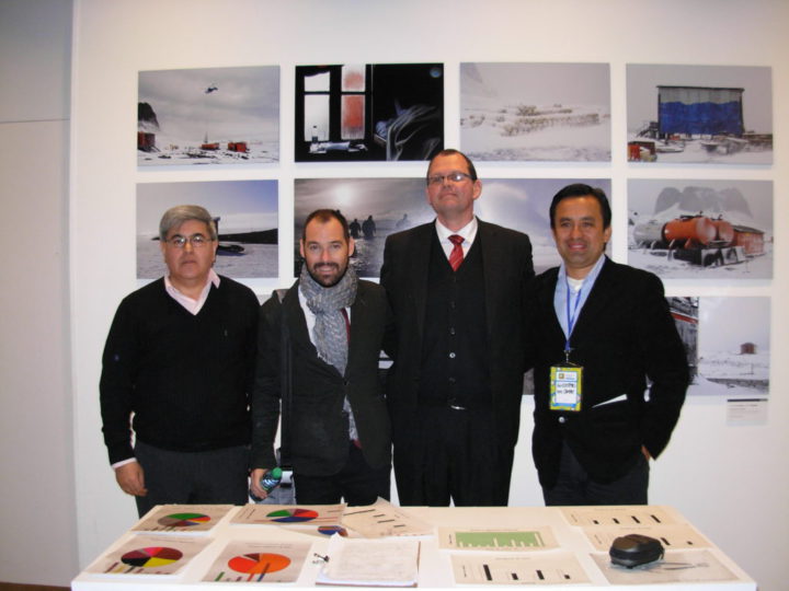 Alberto Centurión, Director de Radio Universidad (93.5) de la Facultad Regional Tierra del Fuego, junto al flamante Presidente de la RIU, el español Daniel Martín Pena, el presidente saliente de la ahora ex RRULAC, Aldo Rotman y el presidente de la Red de Radios Universitarias del Ecuador, Guillermo Del Campo Santos en el 3° Encuentro de la RRULAC que se celebró en el Centro Cultural Kirchner en septiembre del 2015.