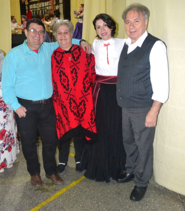 En la fiesta estuvo presente el Ing. Mario Ferreyra, decano de la Facultad Regional Tierra del Fuego, acompañado por el vicedecano Ing. Francisco Alvarez y la directora de la Escuela de Enseñanza Bilingüe, Fernanda Catrileo.