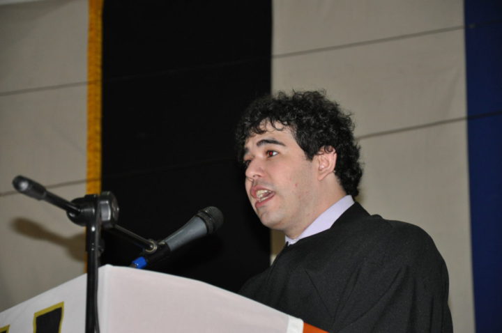 El flamante Ing. Javier Alfarano brindando un discurso a toda la comunidad tecnológica.