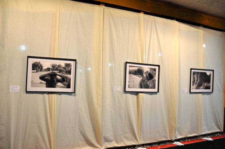 Las tres en blanco y negro son fotomontajes de doble exposición y fueron tomadas en el marco del rodaje de la película Ragazzi de Raúl Perrone.