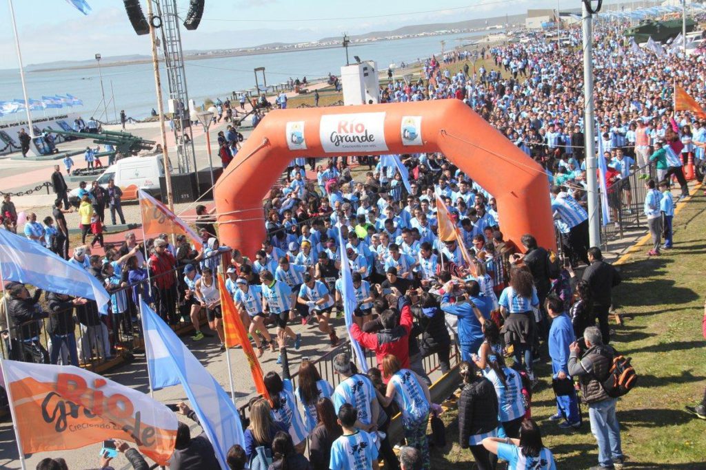Más de 11 mil personas corrieron nuevamente por las Islas y el diálogo bilateral