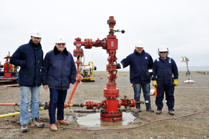 El empresario Ricardo Chacra vino a Tierra del Fuego a visitar el Pozo San Martín acompañado de su hijo Javier –quien es Geólogo-, el ingeniero Omar Pintos y el director de este medio, Alberto Centurión.