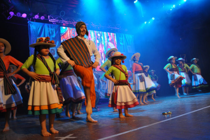 La danza folklórica le puso el broche de oro a la muestra final de los talleres culturales municipales.