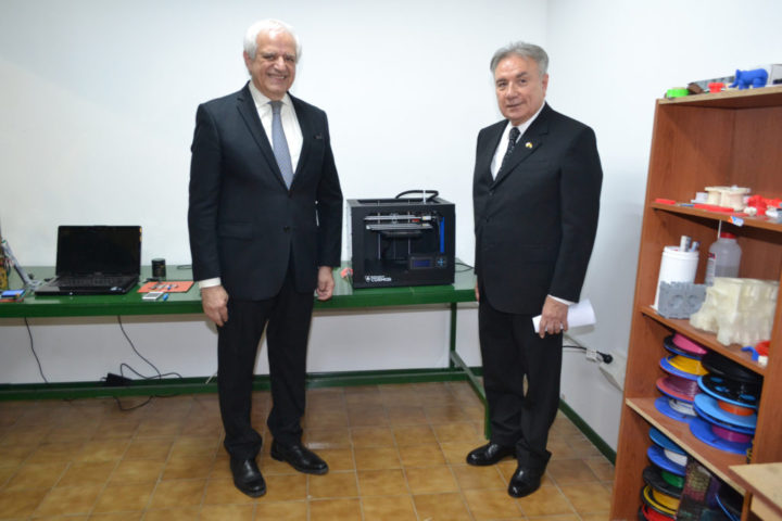 El presidente de Roch, Ing. Ricardo Chacra junto al Decano de la Facultad Regional Tierra del Fuego, Ing. Mario Ferreyra.