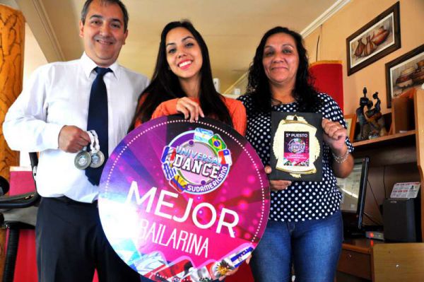 Nacida en Río Grande, la joven bailarina resaltó el apoyo de su familia, de sus padres, Noemí Mansilla y Héctor Gioia, y su hermana Lía, cuatro años mayor que ella, quien está estudiando Veterinaria en la Universidad Nacional de La Plata.