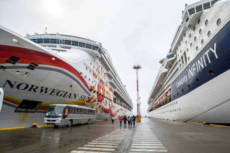 La gobernadora Rosana Bertone destacó el crecimiento del Puerto de Ushuaia que en un año sumó a su muelle 50 nuevas recaladas de cruceros turísticos, pasando de las 282 que recibió en la temporada 2016 a 332 en la temporada 2017.