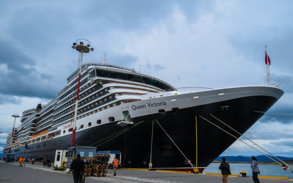 La gobernadora Rosana Bertone destacó el crecimiento del Puerto de Ushuaia que en un año sumó a su muelle 50 nuevas recaladas de cruceros turísticos, pasando de las 282 que recibió en la temporada 2016 a 332 en la temporada 2017.