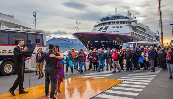 6000 turistas fueron recibidos a puro tango