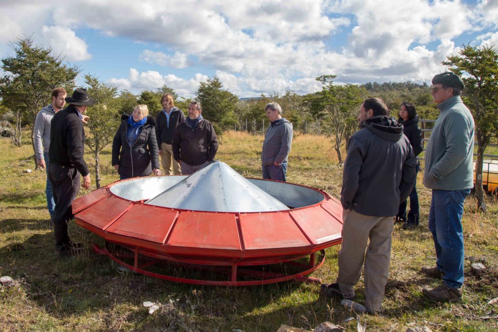 La gobernadora Rosana Bertone y el secretario de Agroindustria Kevin Colli, y funcionarios del Instituto Nacional de Tecnología Agropecuaria (INTA) visitaron el fin de semana la Estancia  Fueguina ubicada en la zona de San Pablo. Allí, junto a los propietarios, recorrieron las instalaciones de uno de los establecimientos productores de ganado bovino más importantes de la Provincia.