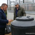 El municipio entregó el primer biodigestor a un productor local