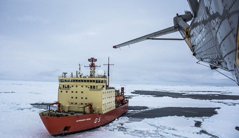 El rompehielos Almirante Irízar rescató este domingo a cinco científicos estadounidenses que desarrollaban tareas en el norte de la Península Antártica y que no pudieron volver al continente por las condiciones del hielo marino que impidieron acercarse a un barco de ese país.