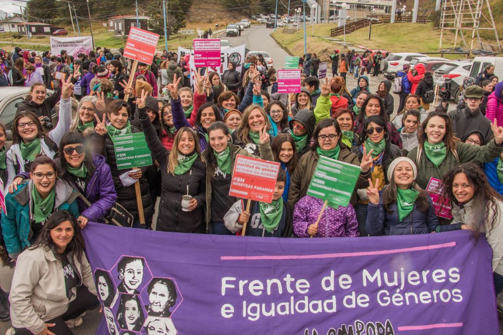 Las mujeres marcharon por las calles de Ushuaia