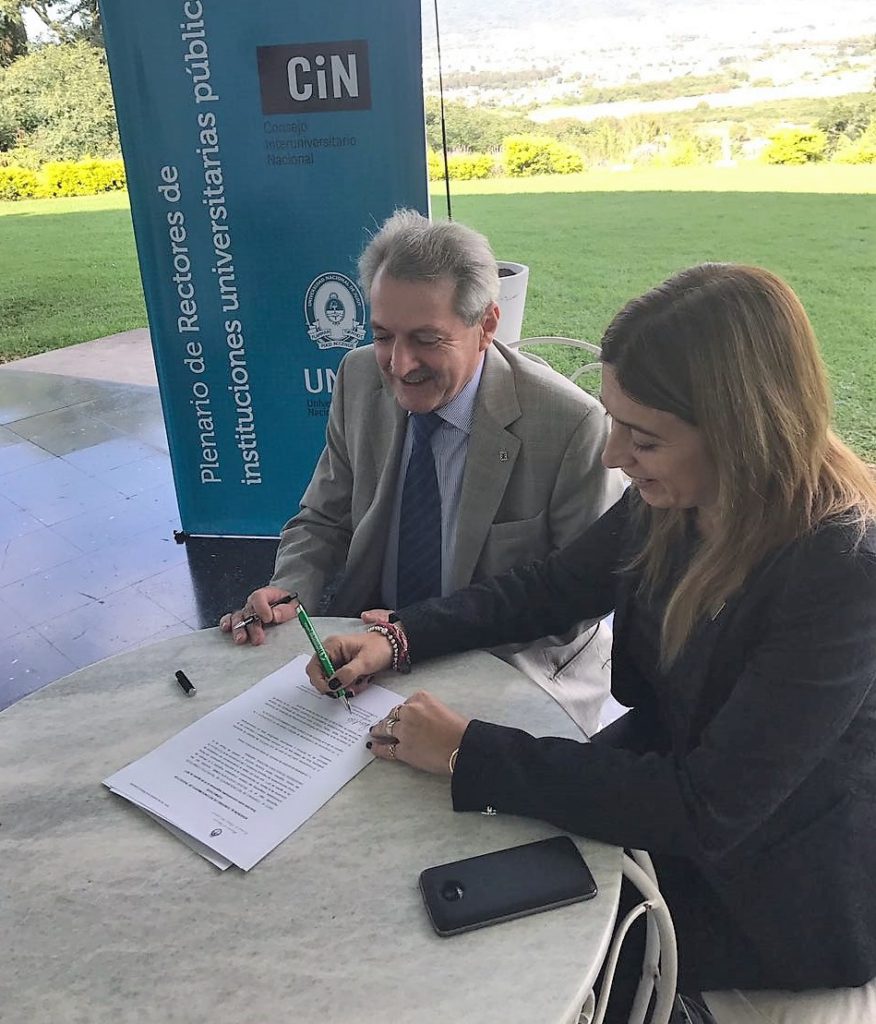 La Secretaria de Políticas Universitarias de la Nación Magyster Danya Tavella, junto al Rector de UTN Ing. Héctor Aiassa quién pasa a integrar el Comité Ejecutivo del CIN después de años de ausencia de la UTN.