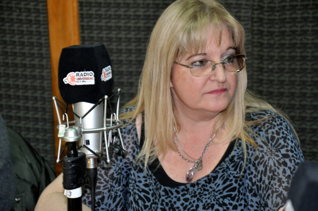 La profesora Silvia Leone, directora de Capacitación de la mencionada escuela municipal, amplió por Radio Universidad (93.5 MHZ), informando que este curso “está orientado a todos los agentes del Municipio que estén en atención al público y también a aquellas personas de otras instituciones que estén en contacto directo con los vecinos".