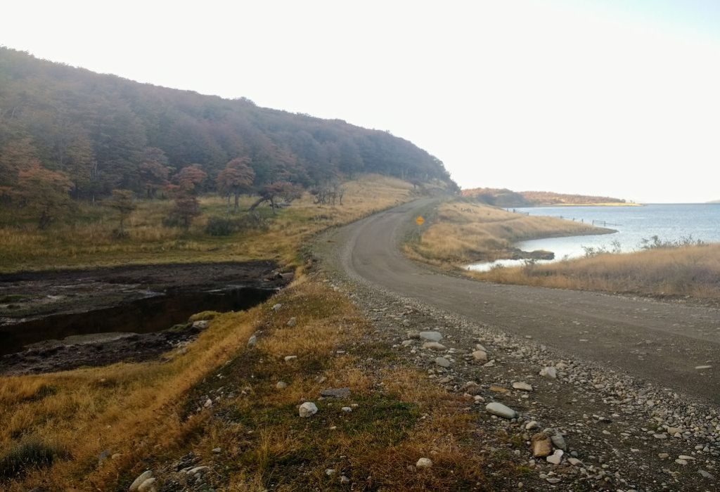 Los propietarios de la estancia Harberton dieron a conocer dos propuestas alternativas que presentaron al gobierno, con una variación mínima de la traza para no afectar los yacimientos arqueológicos, a cambio de una cesión gratuita de las tierras, pero no fueron aceptadas.