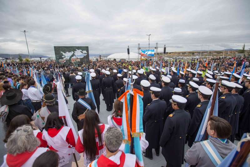 Acto oficial por el 2 de abril.