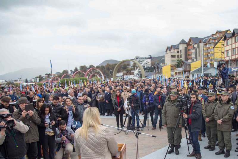 Acto oficial por el 2 de abril.