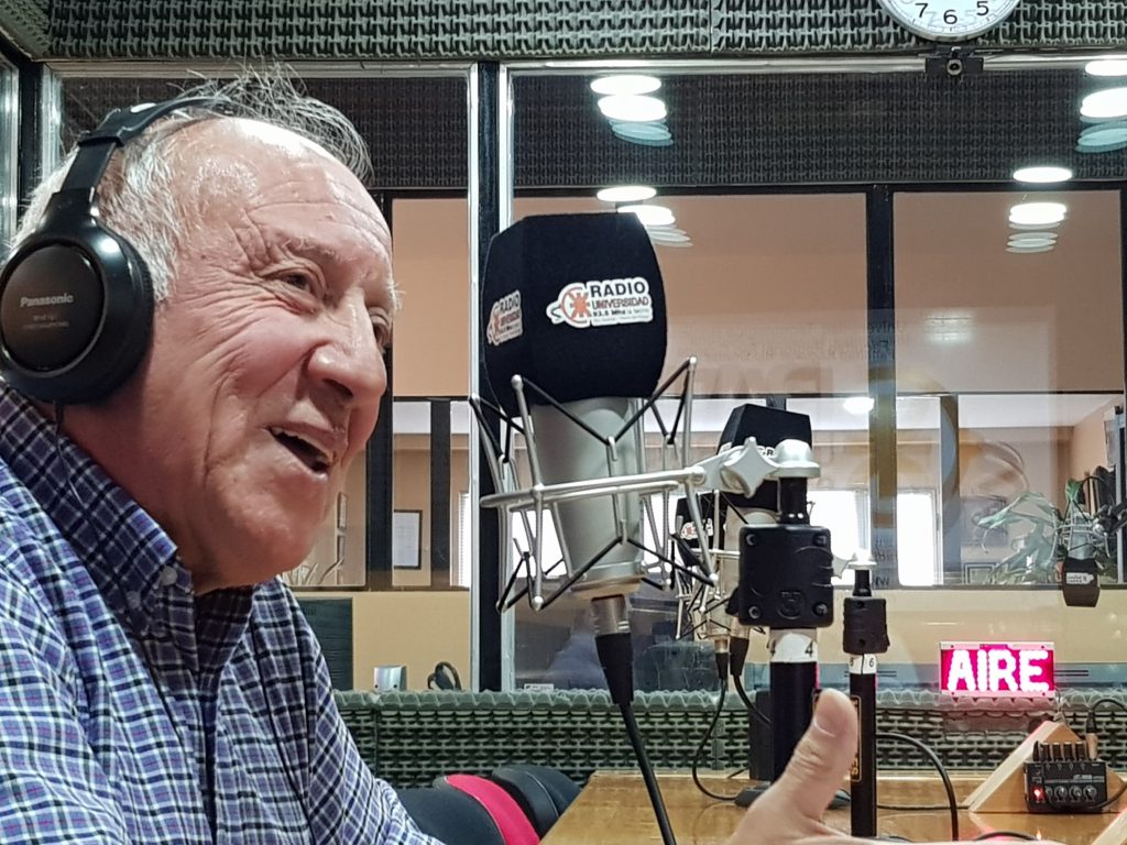 El Dr. Héctor Vargas, visitó los estudios de Radio Universidad (93.%) para dialogar con "De la mejor manera", en el marco del Personaje de los viernes", junto al corresponsal en Roma, Marcello D'Aloisio.