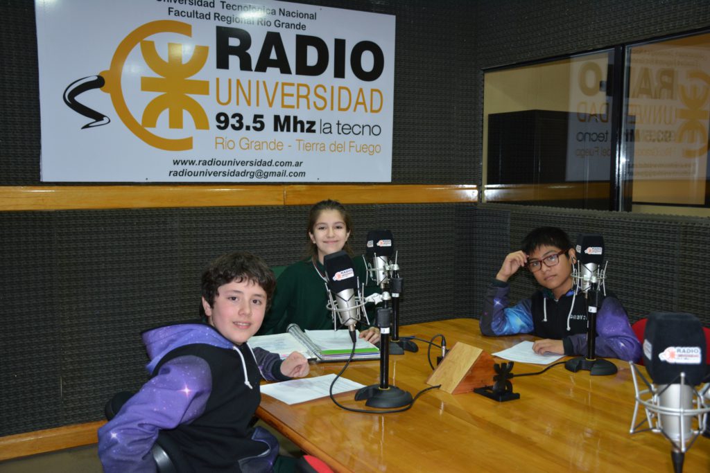 s alumnos de 6to año de la Escuela Austral de Enseñanza Bilingüe, repasaron en su habitual programa “Pequeños Sueños” las actividades más importantes que se llevaron a cabo en la institución.