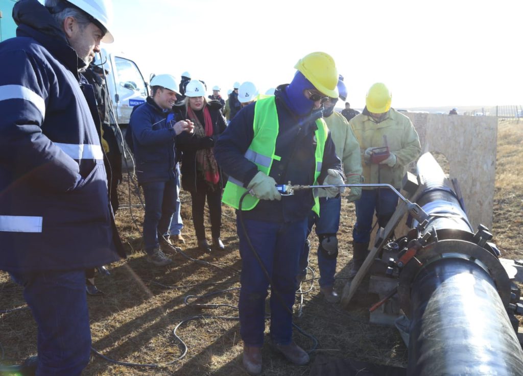 La gobernadora Rosana Bertone celebró la posibilidad de brindar gas natural a todos los habitantes