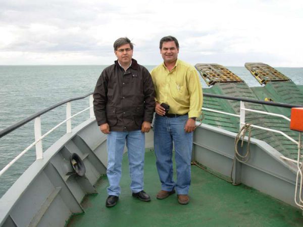 Alberto Centurión junto a su hermano Víctor Centurión, quien por muchos tuvo a su cargo la imprenta del Diario Provincia 23.